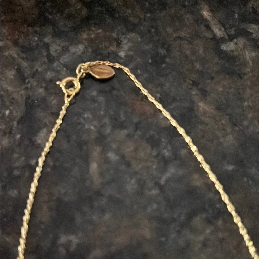 Avon Elegant Gold Necklace with Leaf Pendant Layering